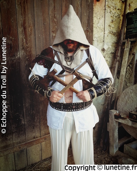 Le_barbare_costume_viking_medieval_louer.jpg